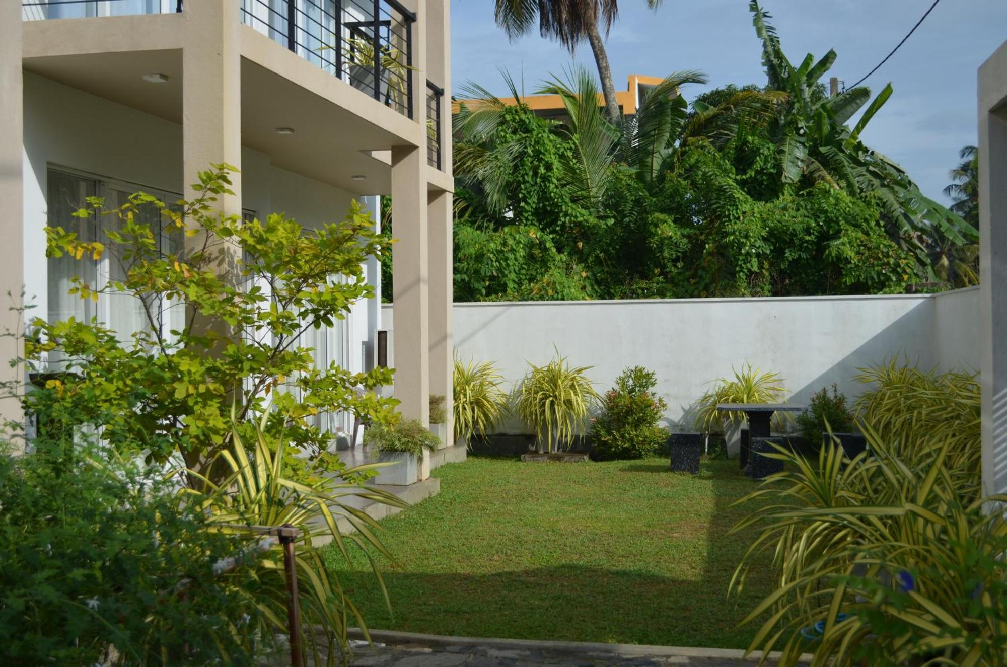 Silina Airport Transit Hotel & Residence Katunayake Exterior photo