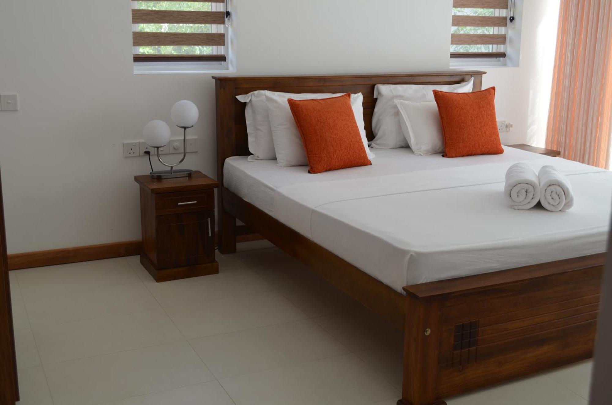 Silina Airport Transit Hotel & Residence Katunayake Exterior photo