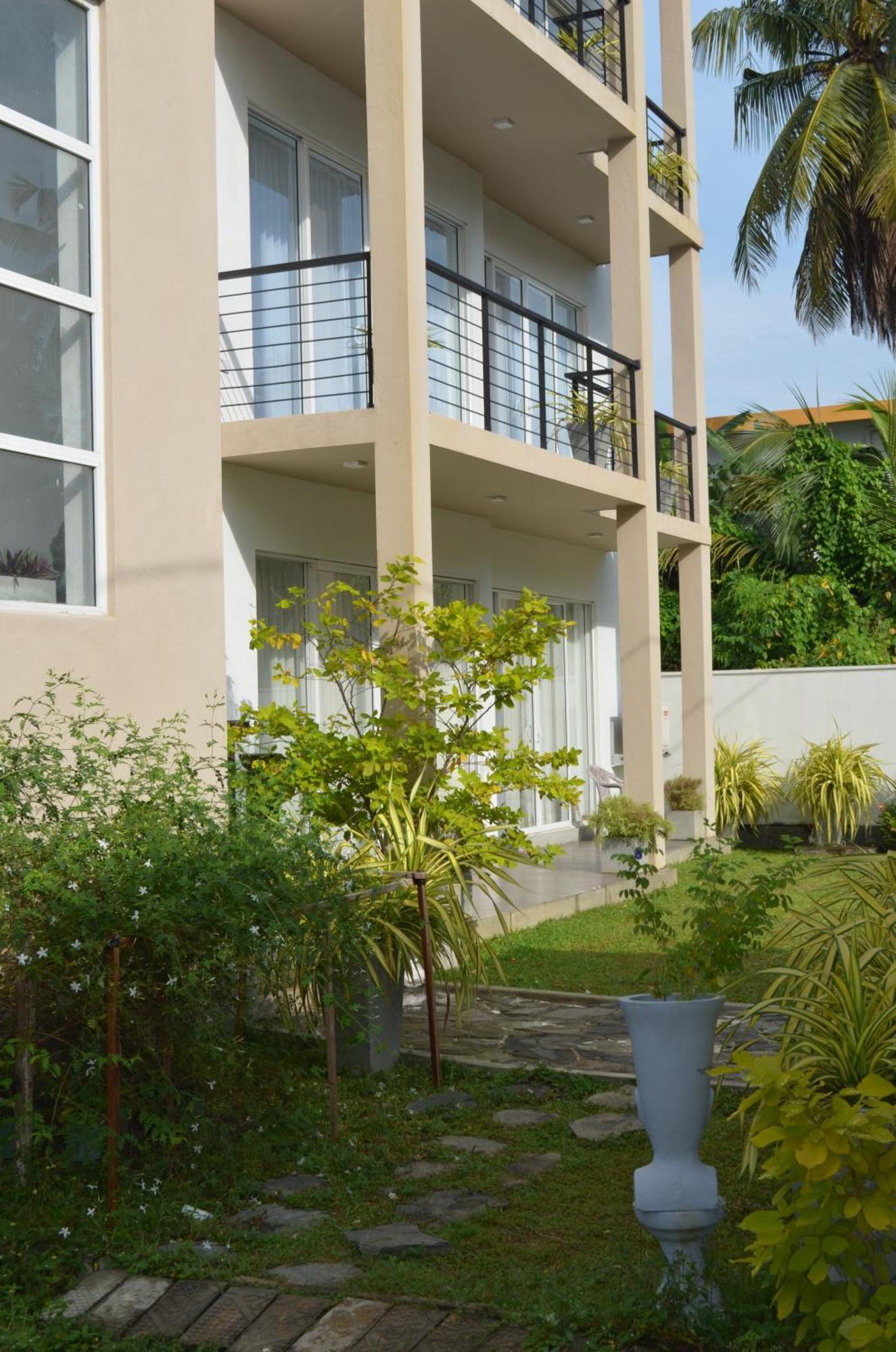 Silina Airport Transit Hotel & Residence Katunayake Exterior photo