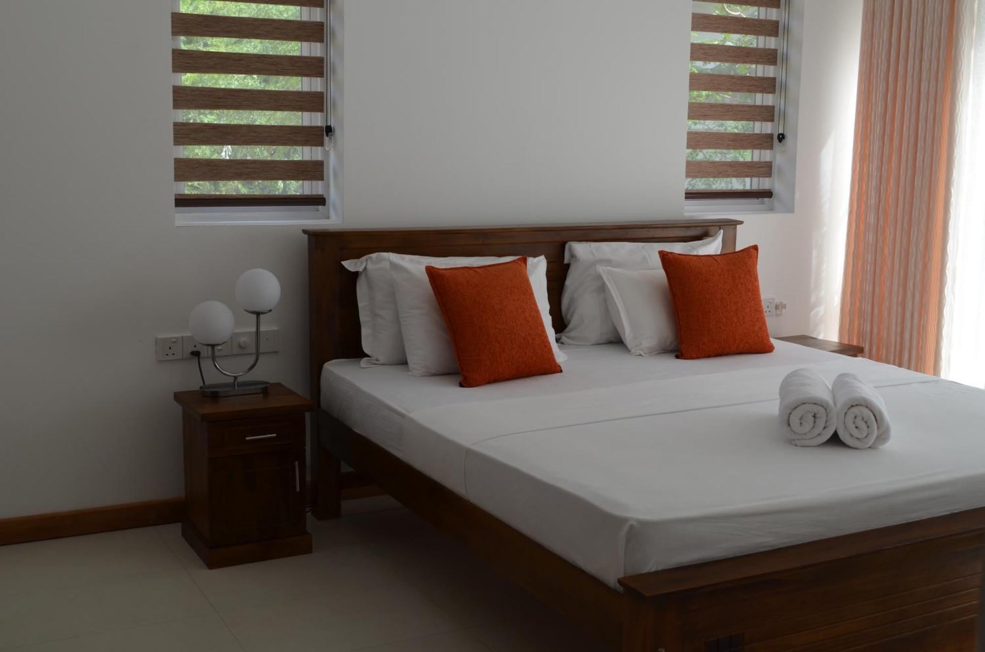 Silina Airport Transit Hotel & Residence Katunayake Exterior photo