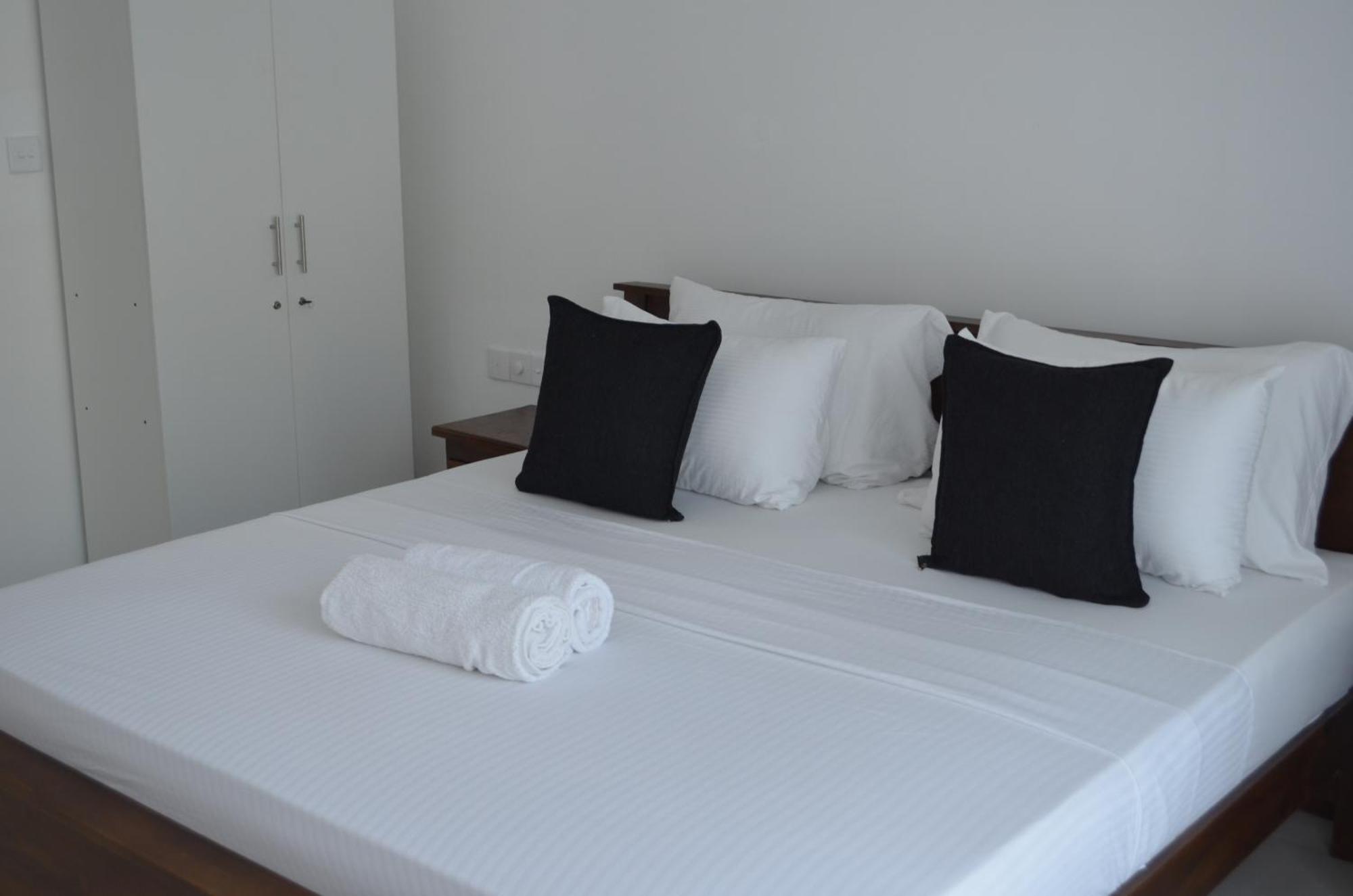 Silina Airport Transit Hotel & Residence Katunayake Exterior photo