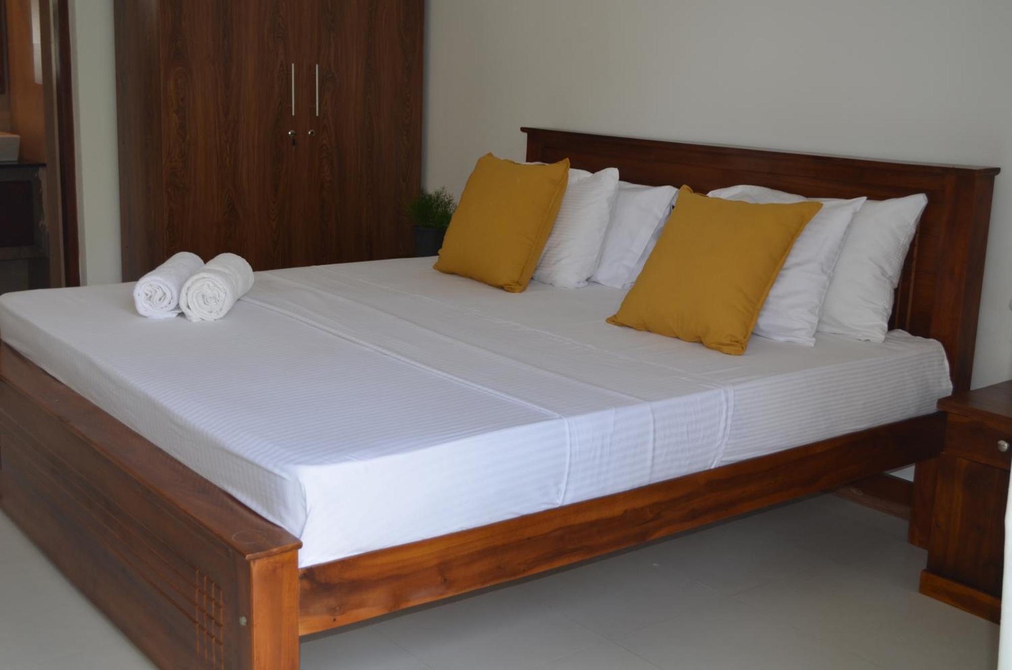 Silina Airport Transit Hotel & Residence Katunayake Exterior photo