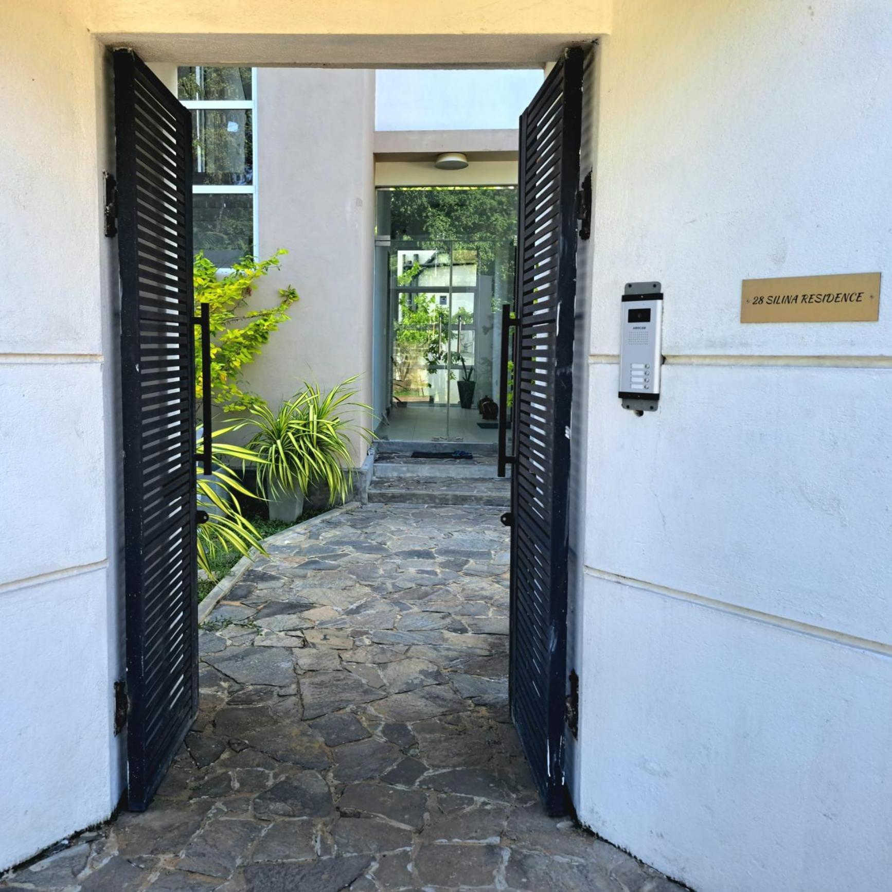 Silina Airport Transit Hotel & Residence Katunayake Exterior photo