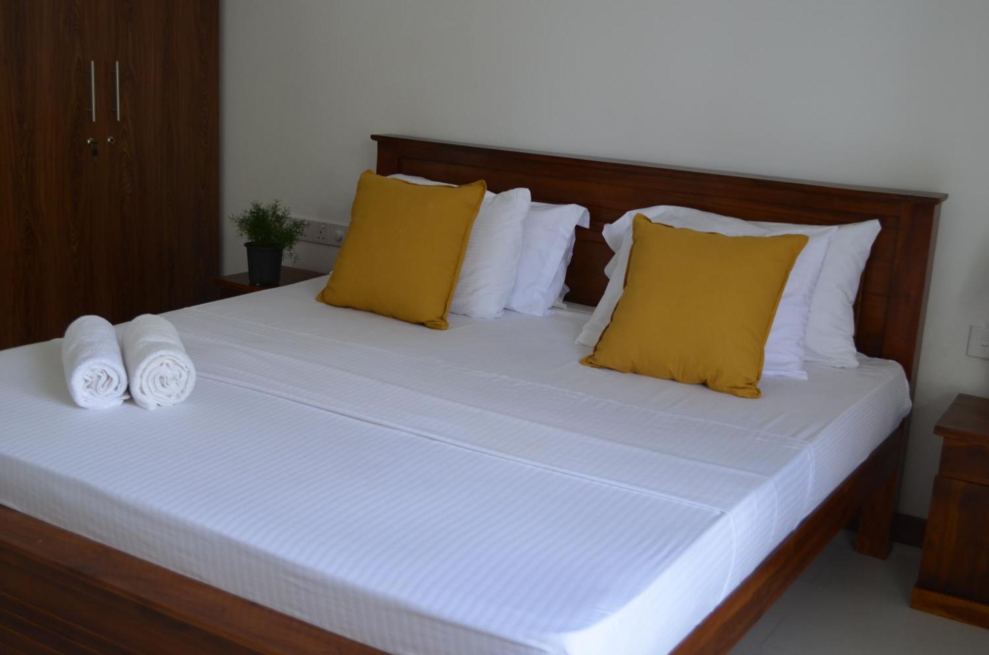 Silina Airport Transit Hotel & Residence Katunayake Exterior photo