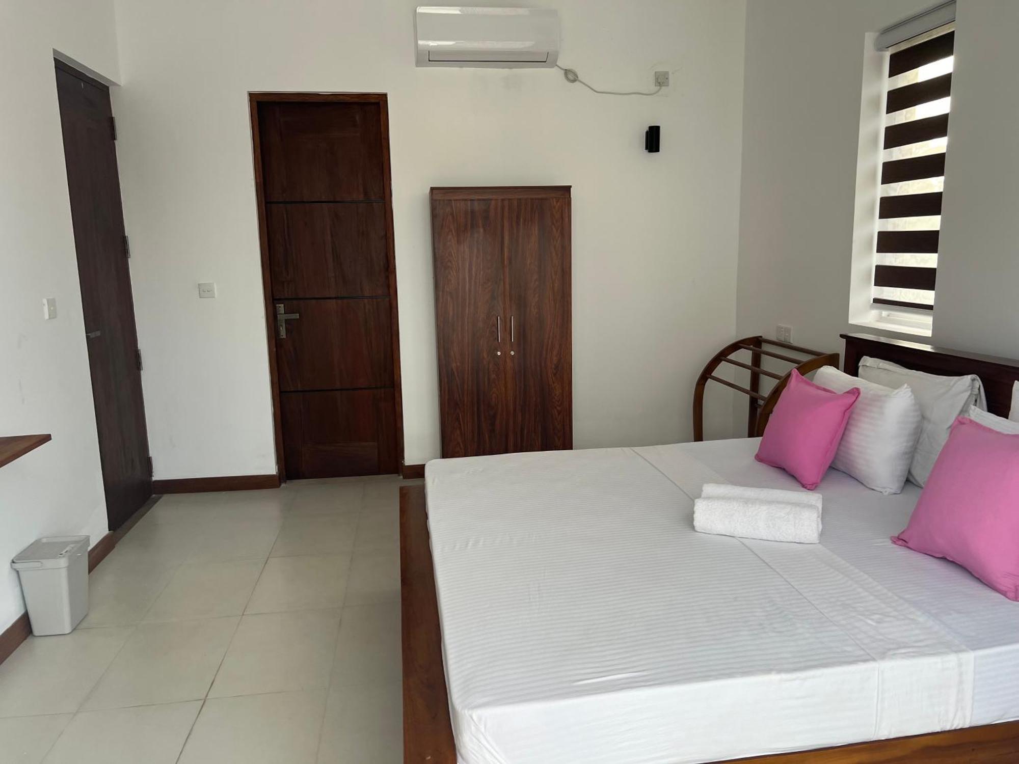 Silina Airport Transit Hotel & Residence Katunayake Exterior photo